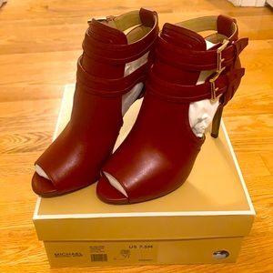 Open toe leather ankle booths 7.5 maroon red